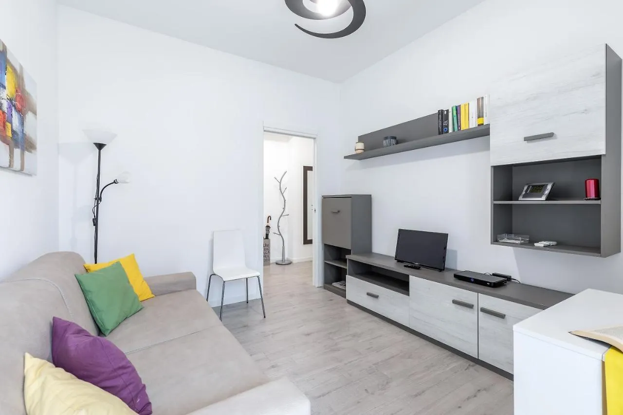 Piazza De Angeli M1 Comfortable Flat With Balcony Milan Apartment