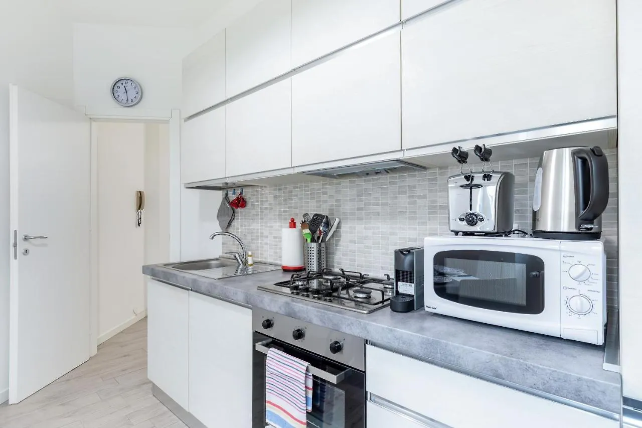 Piazza De Angeli M1 Comfortable Flat With Balcony Milan Italy
