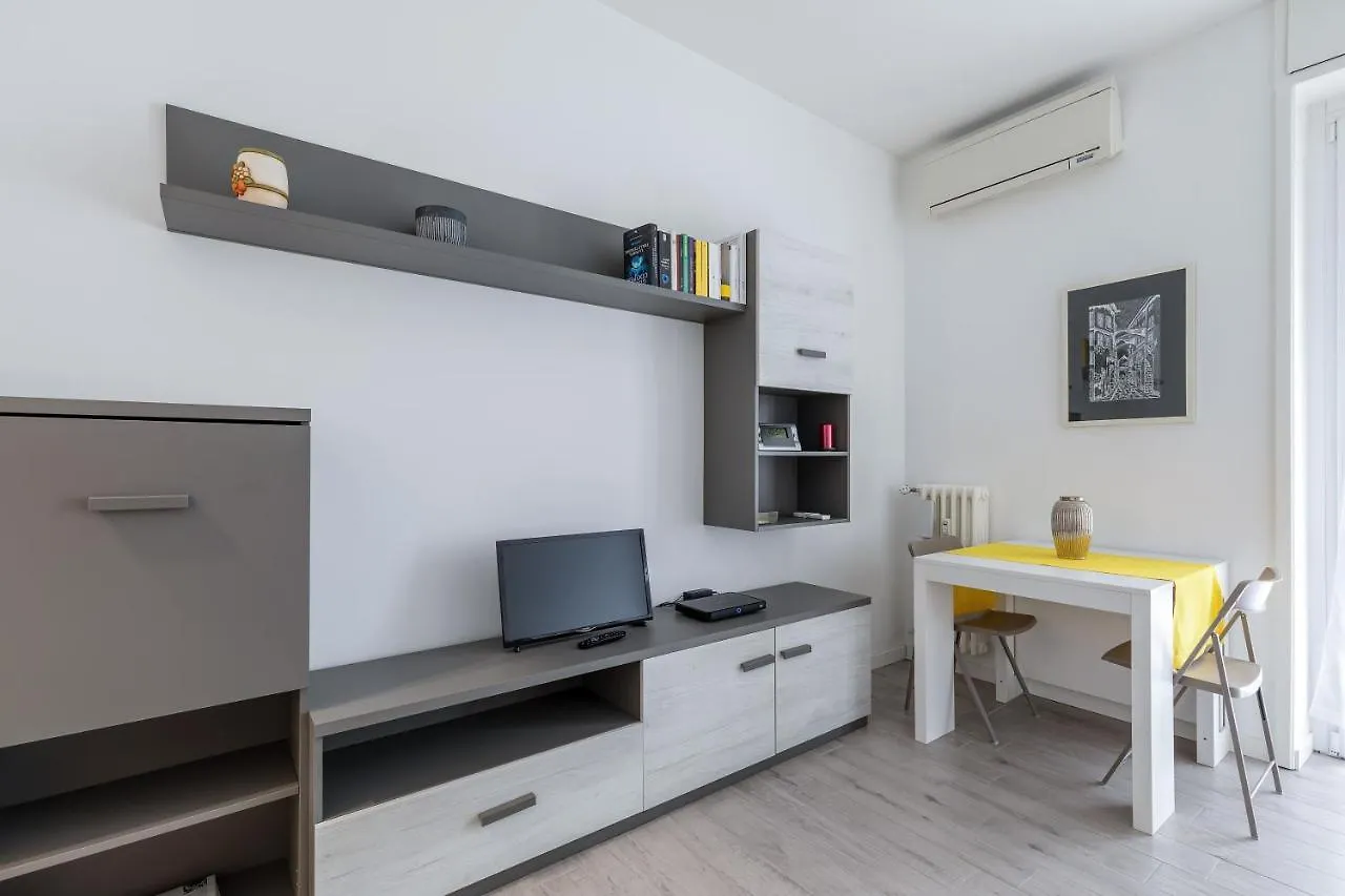 Piazza De Angeli M1 Comfortable Flat With Balcony Milan 0*,