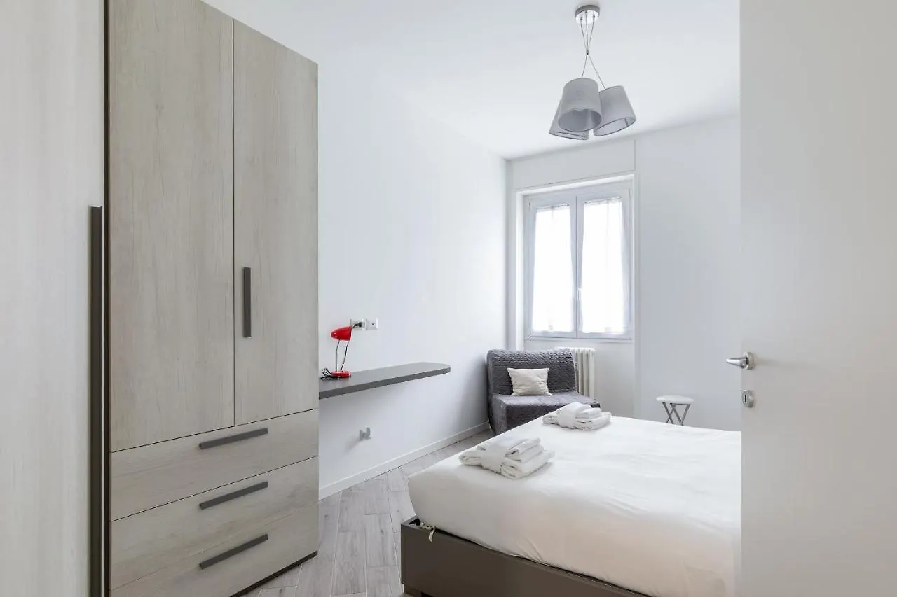 Piazza De Angeli M1 Comfortable Flat With Balcony Milan Apartment