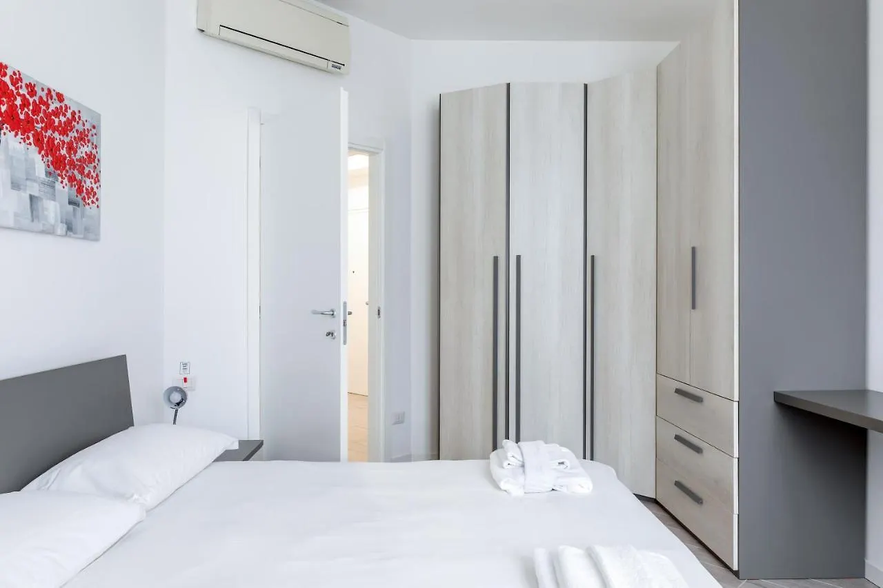 Piazza De Angeli M1 Comfortable Flat With Balcony Milan Apartment