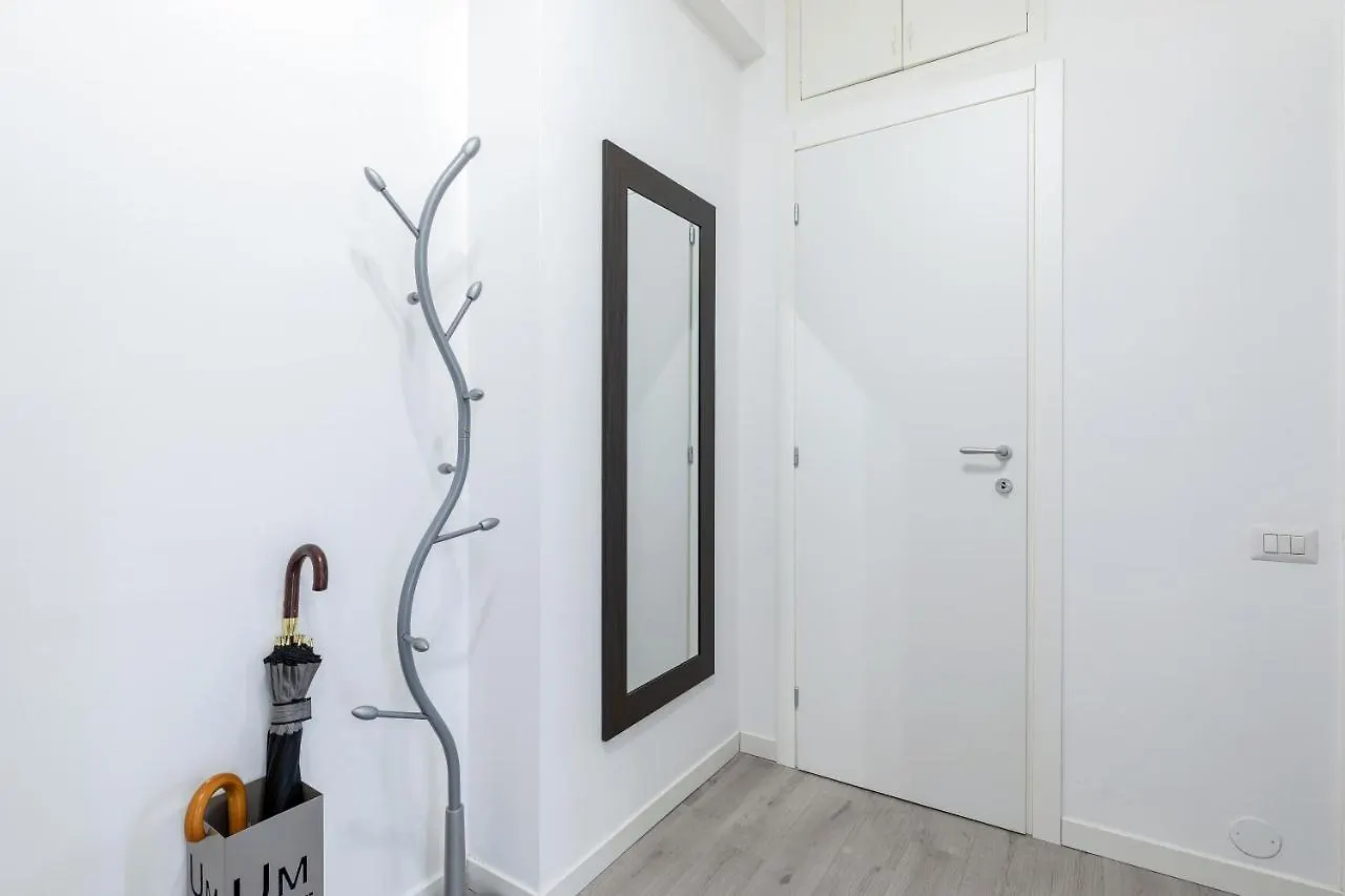 Piazza De Angeli M1 Comfortable Flat With Balcony Milan 0*,